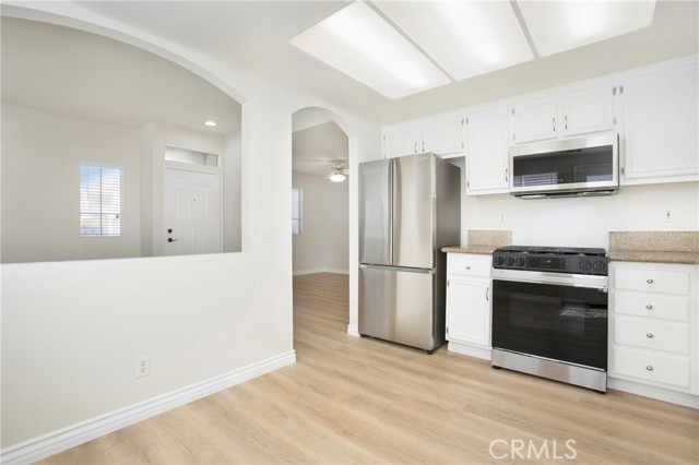 64 Rue Fontaine, Lake Forest CA: https://media.crmls.org/medias/2a277e0f-3d29-44fa-9dae-7f709c7ac6da.jpg