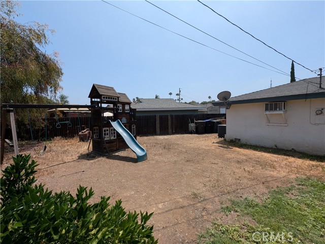 8619 Raintree Avenue, Riverside CA: https://media.crmls.org/medias/2a27d12f-8f62-4e9d-ba9e-cf85a96d3768.jpg