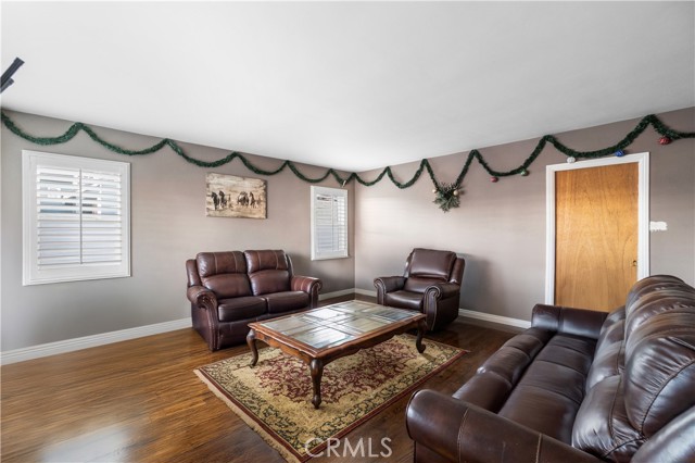 Detail Gallery Image 4 of 26 For 243 S Hanford, San Pedro,  CA 90732 - 3 Beds | 2 Baths