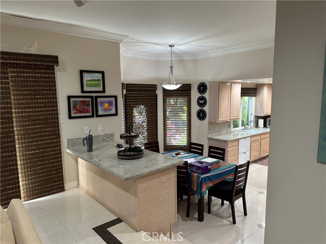 Detail Gallery Image 10 of 44 For 4377 Saltillo St, Woodland Hills,  CA 91364 - 5 Beds | 4 Baths