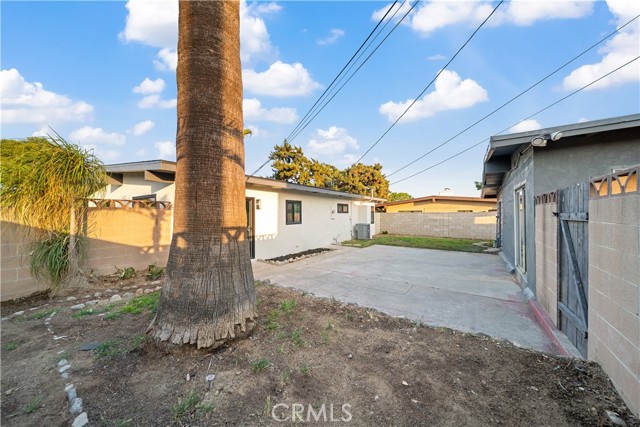 957 N Jasmine Avenue, Ontario CA: https://media.crmls.org/medias/2a29f9b7-1c1d-454e-b092-b8e859287392.jpg