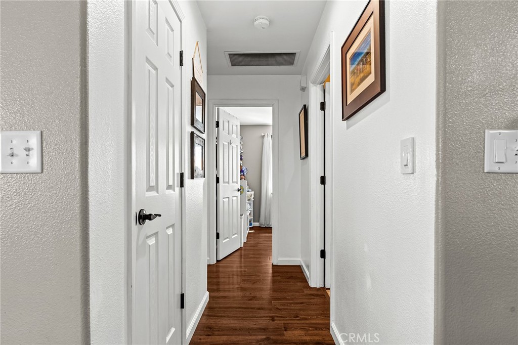 https://media.crmls.org/medias/2a29ff6e-1803-4926-9c30-27ab95cd2003.jpg?preset=X-Large