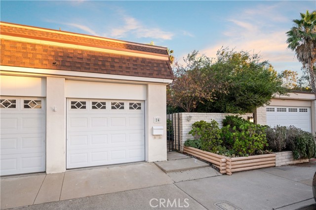 Detail Gallery Image 2 of 18 For 24 Lancewood Way, Irvine,  CA 92612 - 3 Beds | 3 Baths