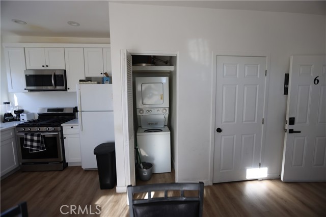 1526 E 1st Street, Los Angeles CA: https://media.crmls.org/medias/2a2ba419-7c6f-49af-a84d-1303fe26e2d4.jpg