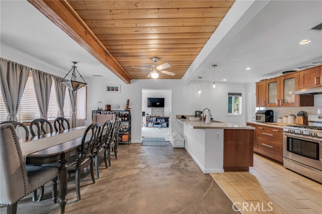 Detail Gallery Image 17 of 30 For 9707 Foothill, Sylmar,  CA 91342 - 4 Beds | 3 Baths