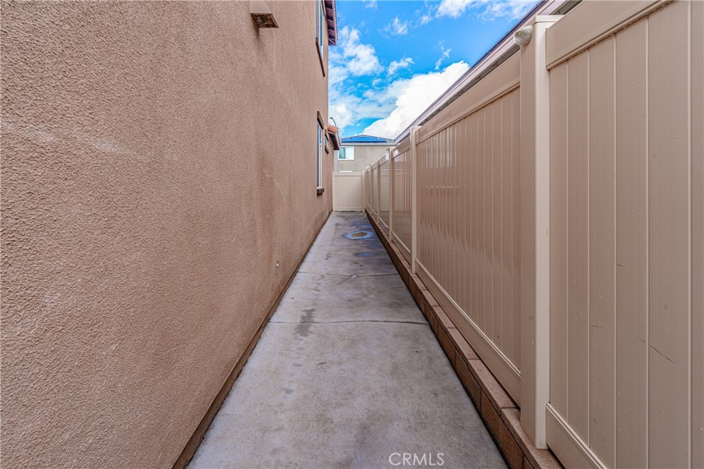 https://media.crmls.org/medias/2a2cdc7b-bf8b-4010-a802-19bc95813a40.jpg?preset=X-Large