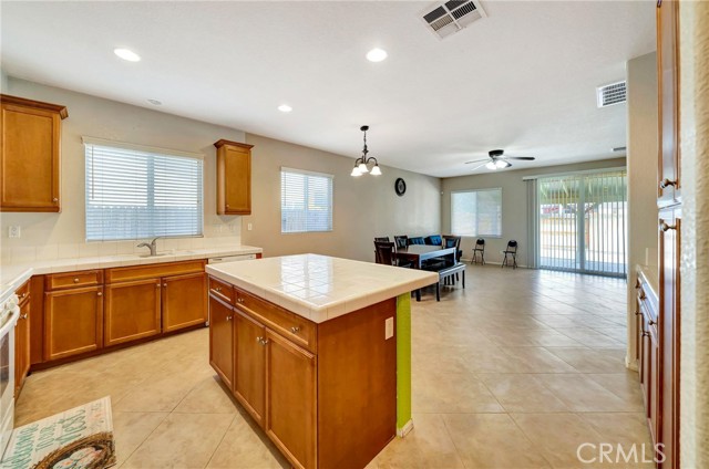 Detail Gallery Image 17 of 49 For 3025 Summer Breeze Ave, Rosamond,  CA 93560 - 4 Beds | 2/1 Baths