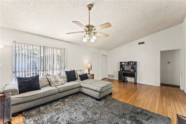 Detail Gallery Image 7 of 38 For 13876 Gavina Ave, Sylmar,  CA 91342 - 3 Beds | 2 Baths