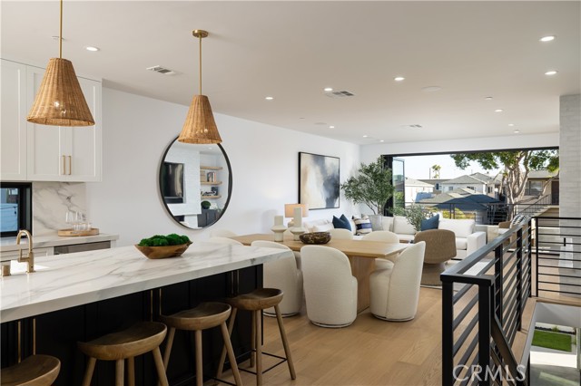 1315 Ocean Avenue, Seal Beach CA: https://media.crmls.org/medias/2a2ed24d-9586-4442-8821-8eb2b3a7a137.jpg