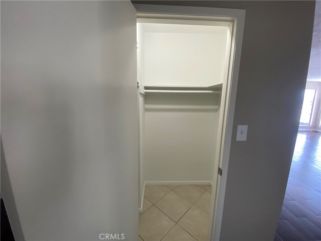 https://media.crmls.org/medias/2a2f2ba6-eba3-4cdf-ab23-4b1281e21b96.jpg?preset=X-Large