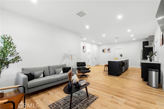 Detail Gallery Image 3 of 45 For 925 E 65th St, Inglewood,  CA 90302 - 2 Beds | 2 Baths