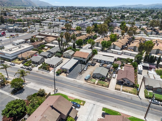 220 S Palm Avenue, Santa Paula CA: https://media.crmls.org/medias/2a2f4c40-07d6-4ce2-bedf-c2839cc73dc2.jpg