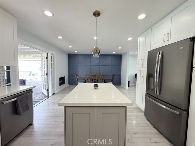 Detail Gallery Image 6 of 24 For 11243 Mclennan, Granada Hills,  CA 91344 - 3 Beds | 3 Baths