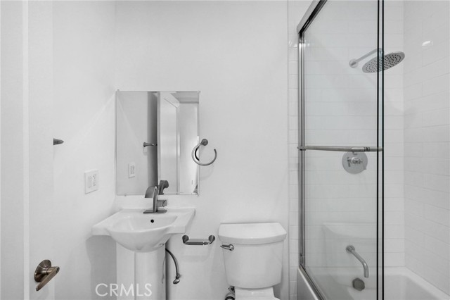 Detail Gallery Image 11 of 17 For 4136 1/4 Normal Ave #1/4,  Los Angeles,  CA 90029 - 2 Beds | 2 Baths