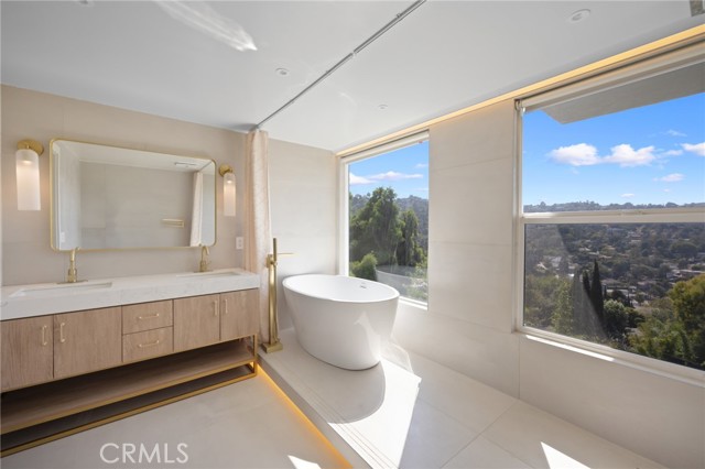 3233 Tareco Drive, Los Angeles CA: https://media.crmls.org/medias/2a306ae4-6a41-4c65-b4fb-60e16ad0025d.jpg