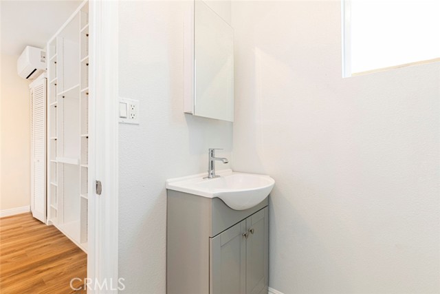 Detail Gallery Image 8 of 12 For 6250 Vineland #4,  North Hollywood,  CA 91606 - 0 Beds | 1 Baths
