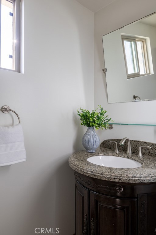 Detail Gallery Image 20 of 21 For 401 Holmwood, Newport Beach,  CA 92663 - 2 Beds | 2/1 Baths
