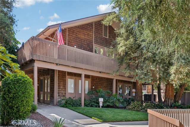 Detail Gallery Image 2 of 39 For 1044 Cabrillo Park Dr #B,  Santa Ana,  CA 92701 - 2 Beds | 1 Baths