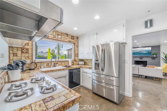 Detail Gallery Image 6 of 15 For 22349 Vanowen, Canoga Park,  CA 91303 - 3 Beds | 2 Baths