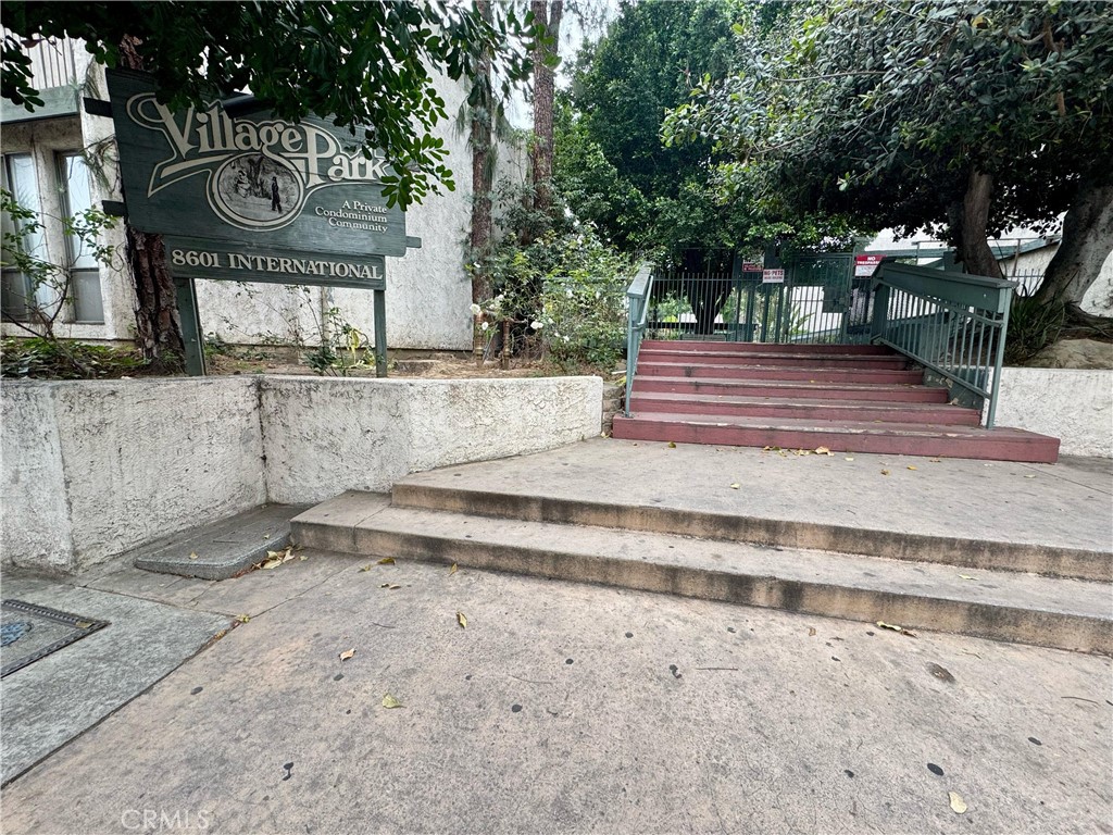 https://media.crmls.org/medias/2a327d1d-5896-408c-8827-6d0f90f42008.jpg?preset=X-Large