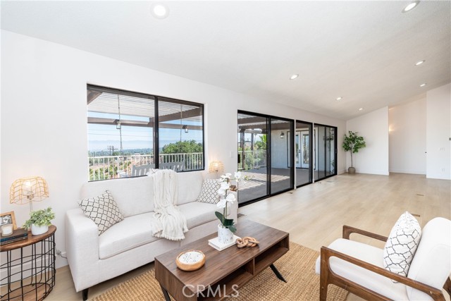 16066 Rancho Verde Circle, Riverside CA: https://media.crmls.org/medias/2a32a5e0-1344-447e-8286-0d46375d8ccf.jpg