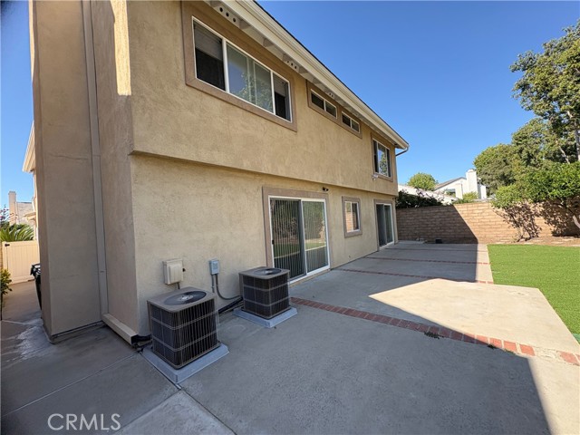 12 Longstreet, Irvine CA: https://media.crmls.org/medias/2a32d1f5-15b7-426f-8972-e0062b339a88.jpg