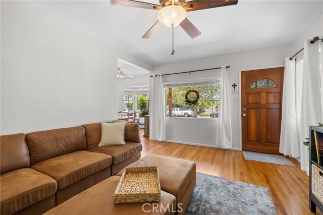1820 N Avon Street, Burbank CA: https://media.crmls.org/medias/2a352799-ca69-4e94-9ef3-3bae6aca3d93.jpg