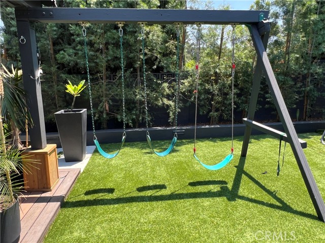 23664 Community Street, West Hills CA: https://media.crmls.org/medias/2a379426-702b-405f-a588-cc526e5f82a4.jpg