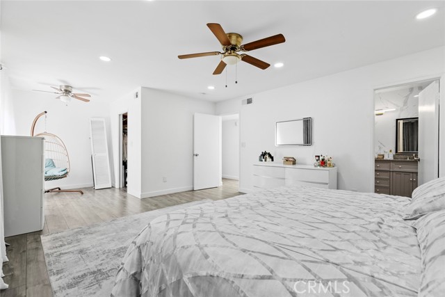 8801 Cedros Avenue, Panorama City CA: https://media.crmls.org/medias/2a37f1a3-05b7-4e3b-a1f6-c420e431c571.jpg
