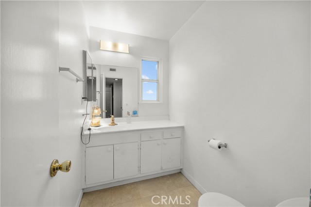 Detail Gallery Image 15 of 42 For 22337 Los Tigres Dr, Saugus,  CA 91350 - 3 Beds | 1/1 Baths