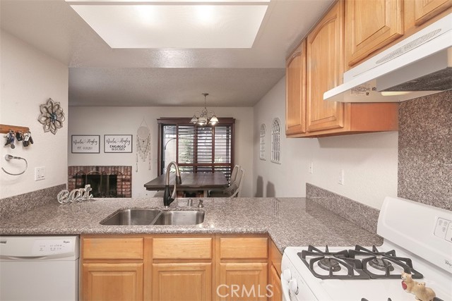 821 S Cerritos Avenue, Azusa CA: https://media.crmls.org/medias/2a3925c5-22d2-4caa-92a2-12149135897c.jpg