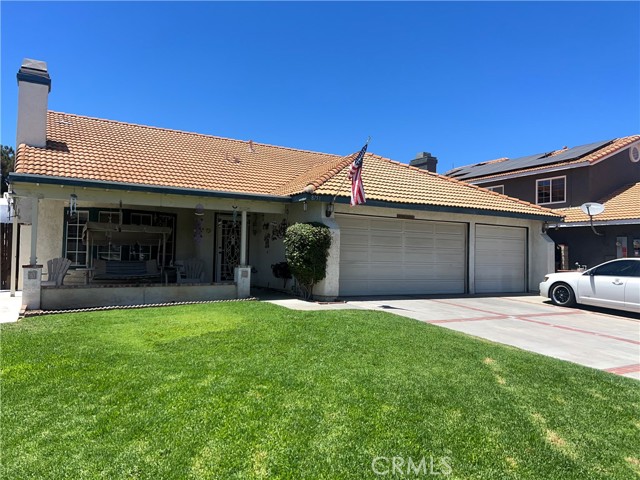 8751 Rosebay Court, Riverside CA: https://media.crmls.org/medias/2a392d6e-66e2-4822-a523-56f8c303f958.jpg