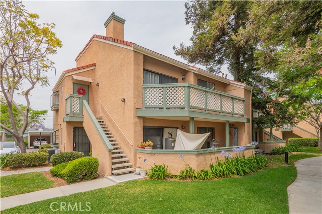 3555 W Greentree Circle, Anaheim CA: https://media.crmls.org/medias/2a39e2e8-cc56-4243-b530-4dc07ce6d0b3.jpg