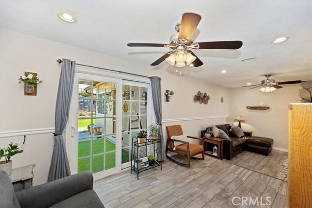 Detail Gallery Image 11 of 54 For 2447 Grove Ave, Corona,  CA 92882 - 5 Beds | 3/1 Baths
