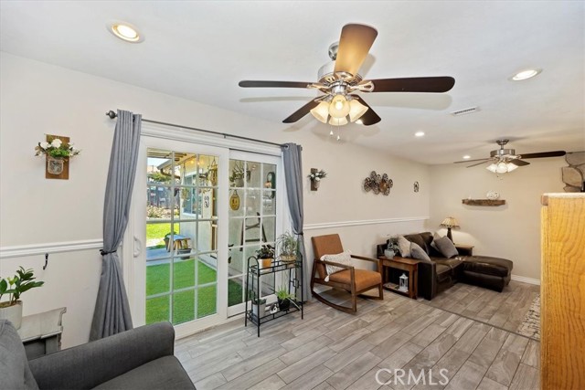 Detail Gallery Image 11 of 54 For 2447 Grove Ave, Corona,  CA 92882 - 5 Beds | 3/1 Baths