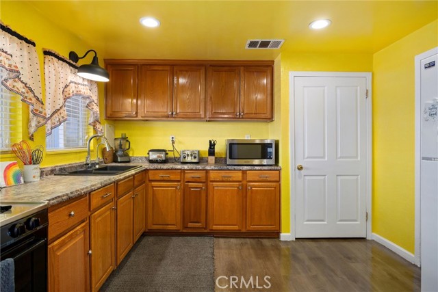Detail Gallery Image 11 of 33 For 220 Tyler St, Taft,  CA 93268 - 3 Beds | 2 Baths