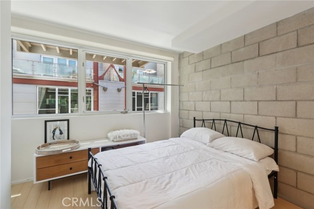 3450 Cahuenga W Boulevard, Los Angeles CA: https://media.crmls.org/medias/2a3b0804-2cbb-4d6e-a602-a543577e7d83.jpg