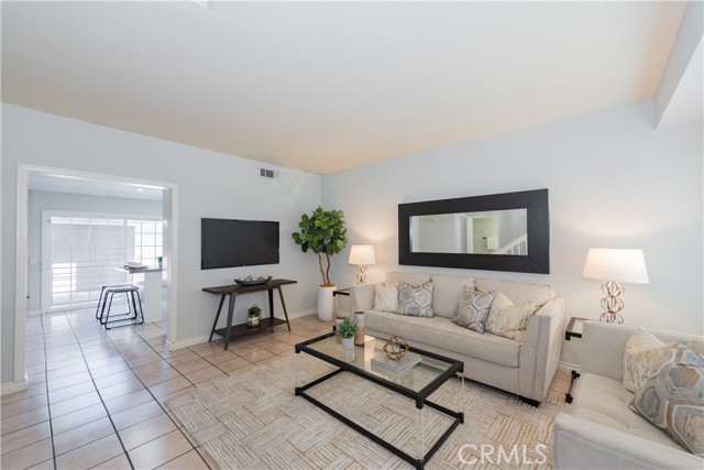 Detail Gallery Image 3 of 26 For 218 Monroe #111,  Irvine,  CA 92620 - 2 Beds | 2/1 Baths