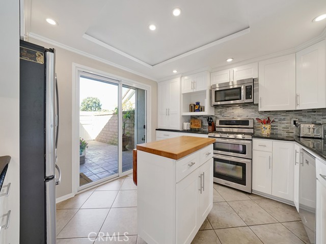 3512 Bravata Drive, Huntington Beach CA: https://media.crmls.org/medias/2a3b45dd-0933-40f4-9cc7-d8aa4ed03db8.jpg