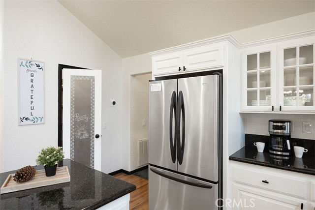 39607 Forest Road, Big Bear Lake CA: https://media.crmls.org/medias/2a3bb695-494b-41ee-9fcf-967f21e3cbe1.jpg