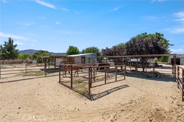 4333 Highway 33, New Cuyama CA: https://media.crmls.org/medias/2a3c2c99-668e-467c-9b05-9d0c664d9e4f.jpg