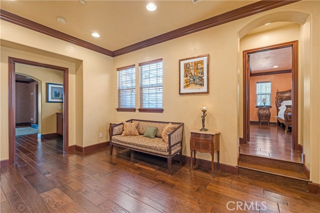 780 W Aster Place, Santa Ana CA: https://media.crmls.org/medias/2a3dfd2d-d19f-4e3b-8309-b866775579a9.jpg