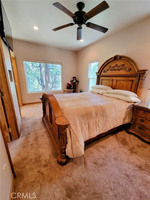Detail Gallery Image 13 of 19 For 1053 Lausanne Dr, Crestline,  CA 92325 - 3 Beds | 2/1 Baths