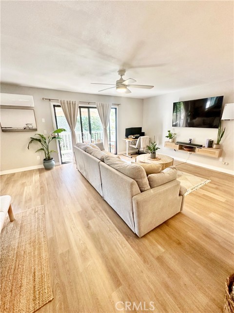 Detail Gallery Image 7 of 20 For 1045 E 3rd #4,  Long Beach,  CA 90802 - 2 Beds | 2 Baths