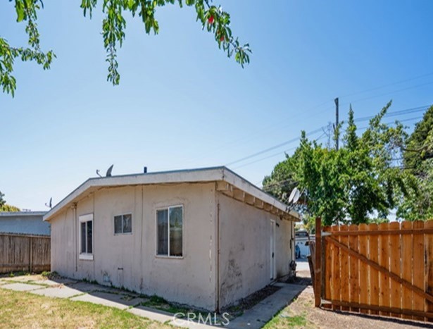 Detail Gallery Image 2 of 17 For 2782 Fordham St, East Palo Alto,  CA 94303 - 3 Beds | 1 Baths