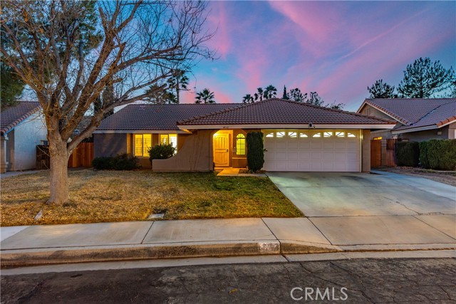 Detail Gallery Image 2 of 46 For 4712 Paseo Hermoso, Palmdale,  CA 93551 - 4 Beds | 3 Baths