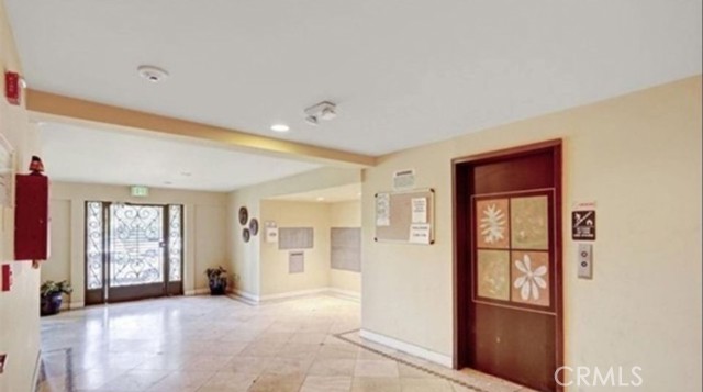 Detail Gallery Image 9 of 13 For 20327 Saticoy St #102,  Winnetka,  CA 91306 - 1 Beds | 1 Baths