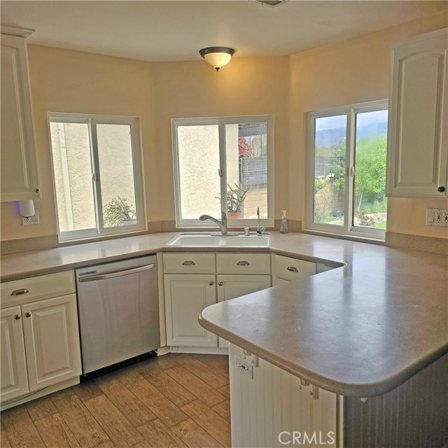 lots of counter space with a beautiful mountain top view