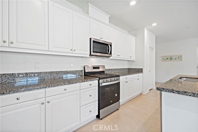 Detail Gallery Image 15 of 66 For 8044 Country Mile Ln, Riverside,  CA 92507 - 5 Beds | 3/1 Baths