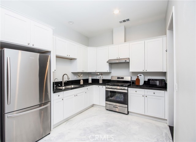1204 Arbenz Circle, Corona CA: https://media.crmls.org/medias/2a4273be-e159-424c-a881-2e7683ce5ca5.jpg